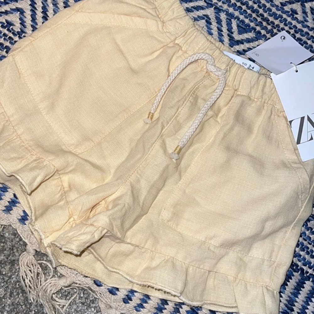 Zara girl ruffle shorts